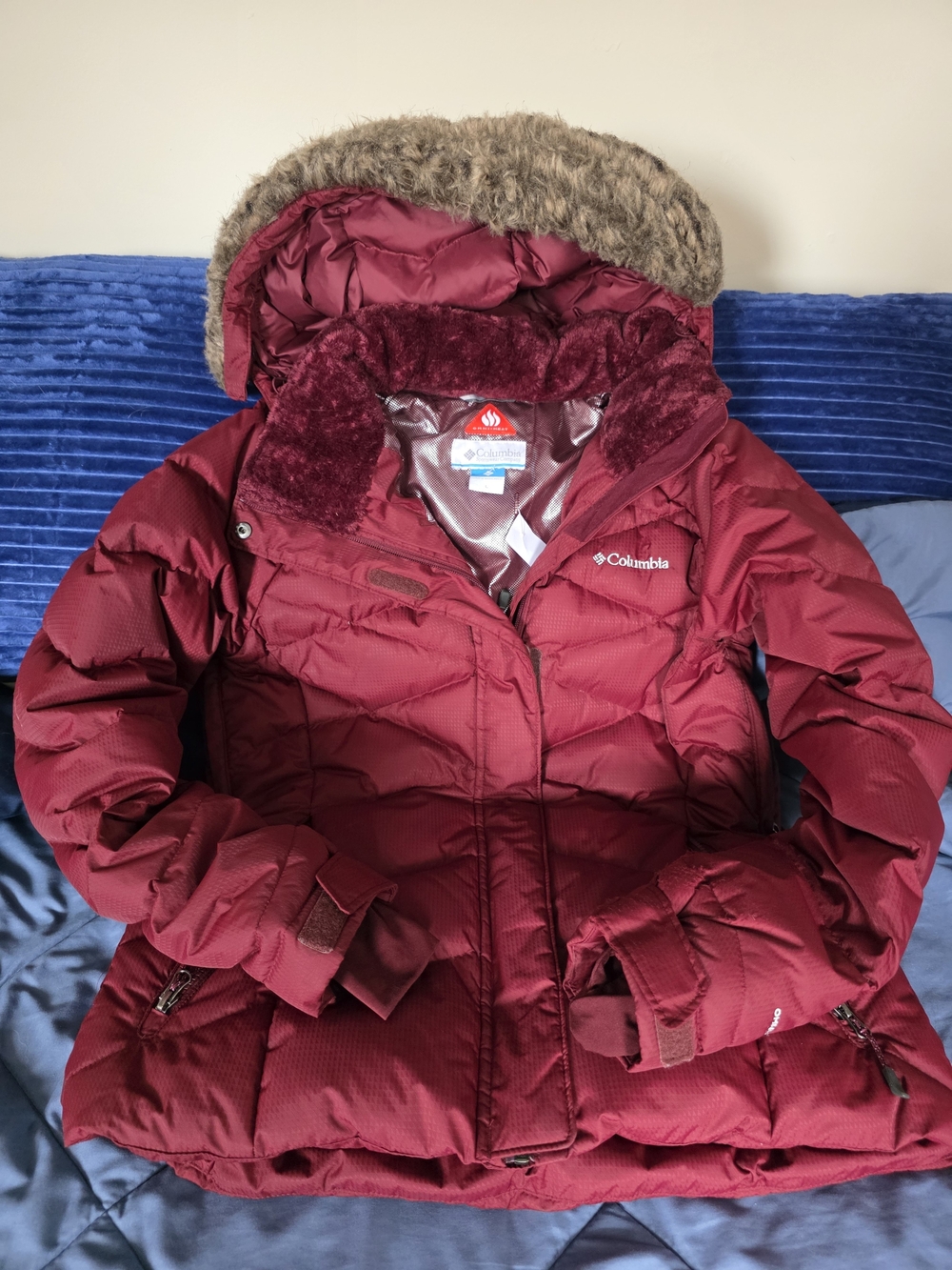 Columbia Women's Burgundy Insulated Hooded Winter Jacket